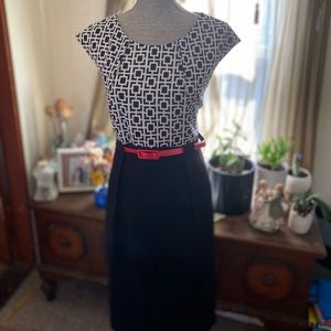 two toned dress w/belt no tags on it, No stains, WORN ONCE